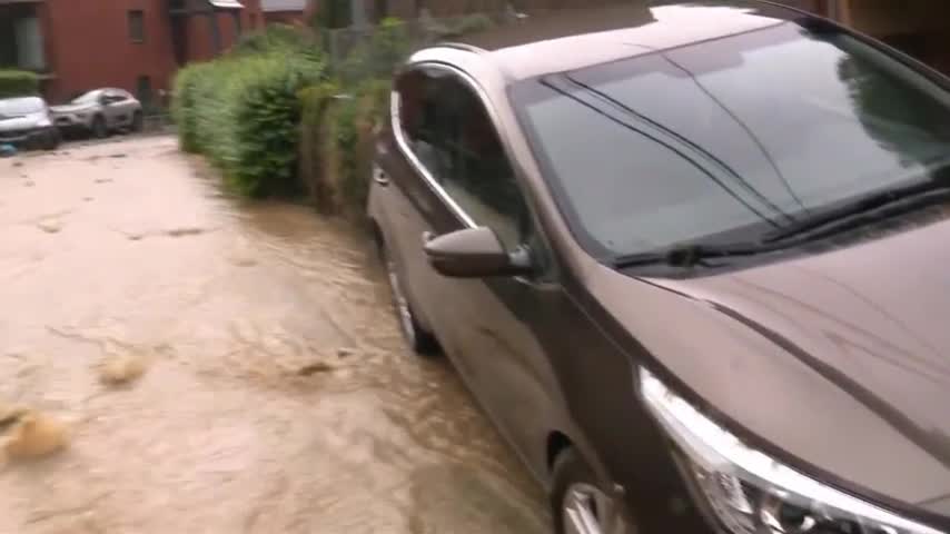 Water drags cars in Belgium