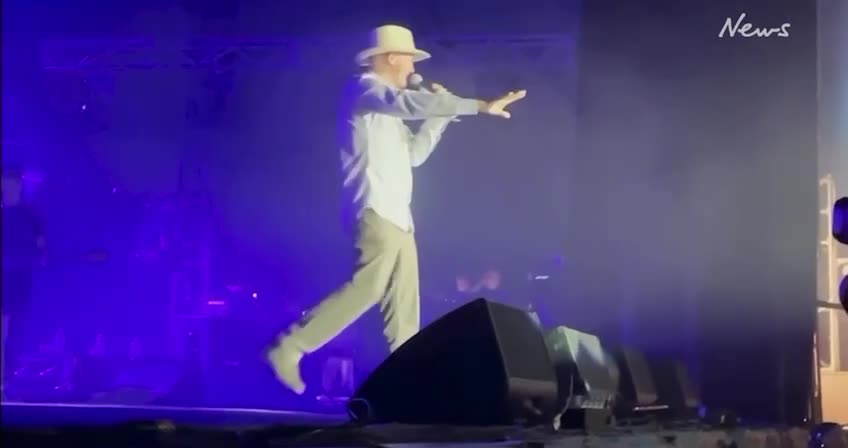 Australia: Albo gets booed heavily at last nights blues fest.