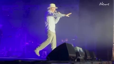 Australia: Albo gets booed heavily at last nights blues fest.