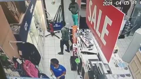 Armed robbery at Cash Crusaders, Bluff