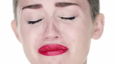 Miley Cirus - Wrecking Ball (Director's Cut) HD