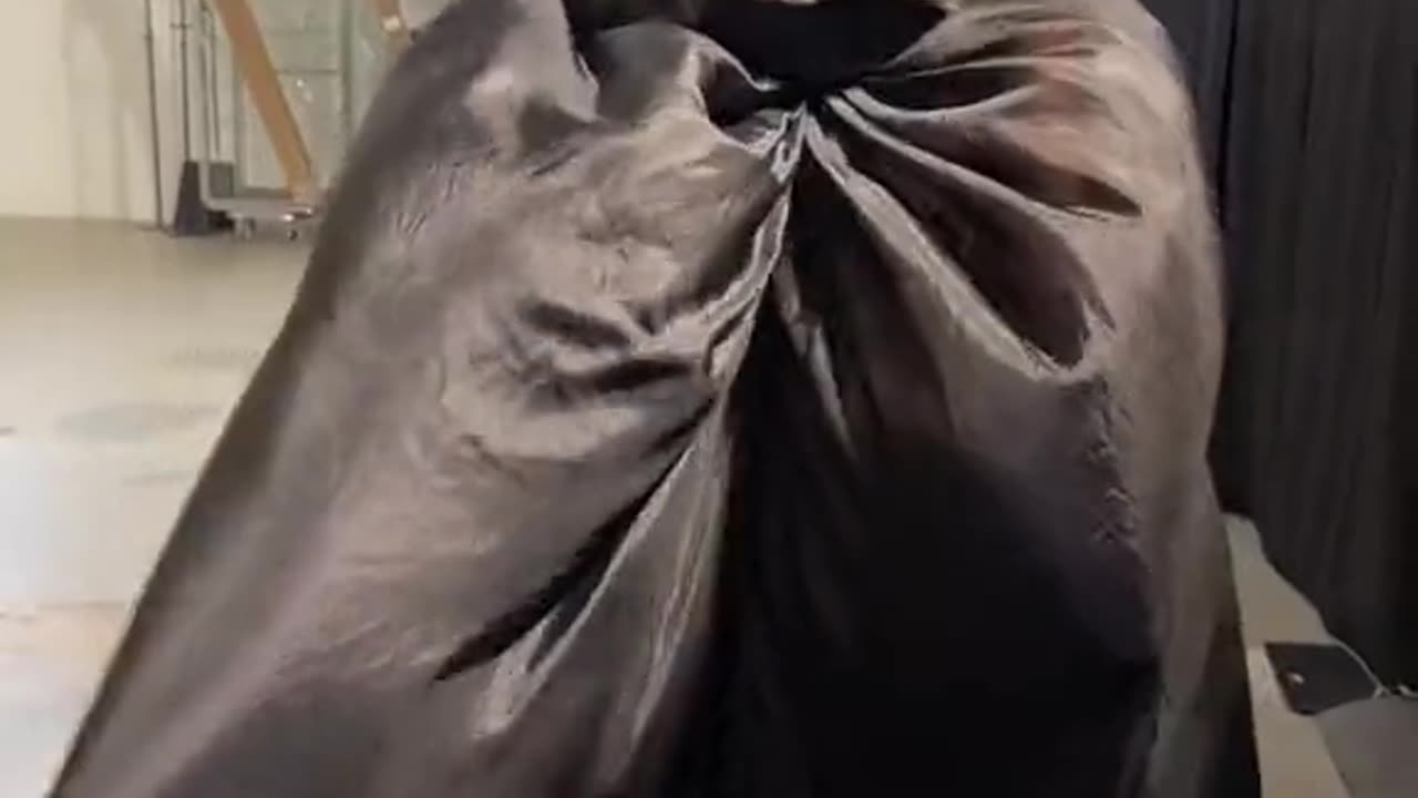 THIS is meant to be fashion in 2023. Degeneracy.