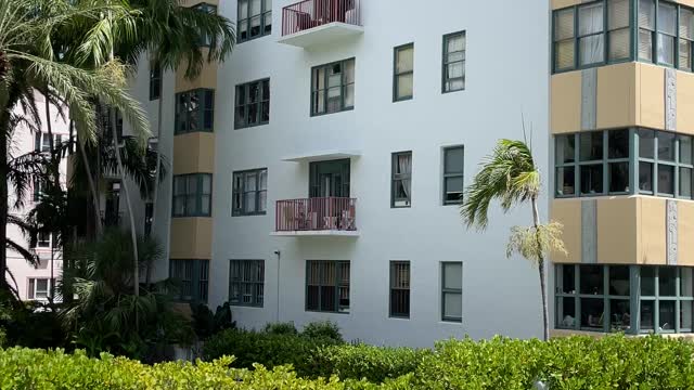 2400 Collins waterway - Driving Miami