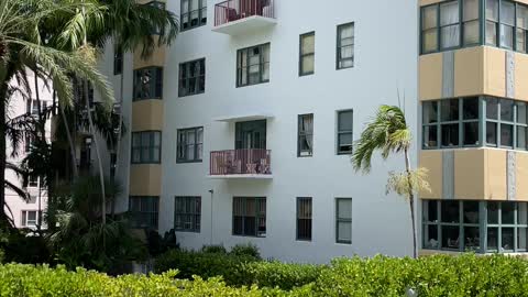 2400 Collins waterway - Driving Miami