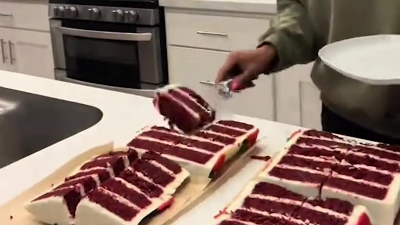 How you should actually cut a cake