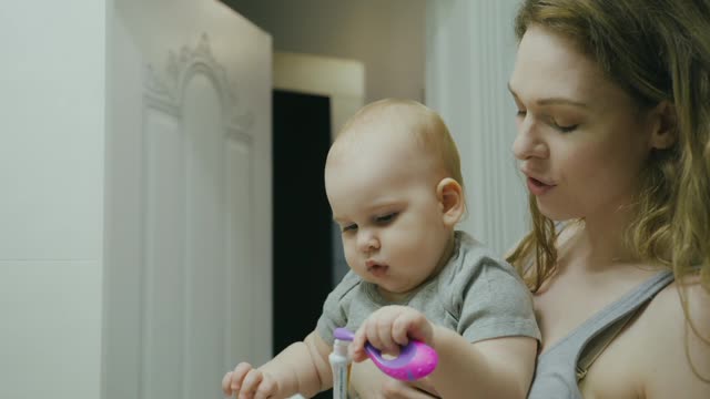 Mom Baby Parenthood Education Teeth Toothbrush