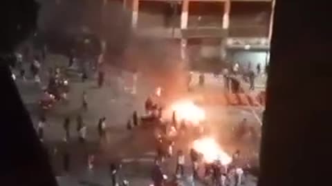 Right now! Full-scale battle taking place on the streets of Caracas, Venezuela!