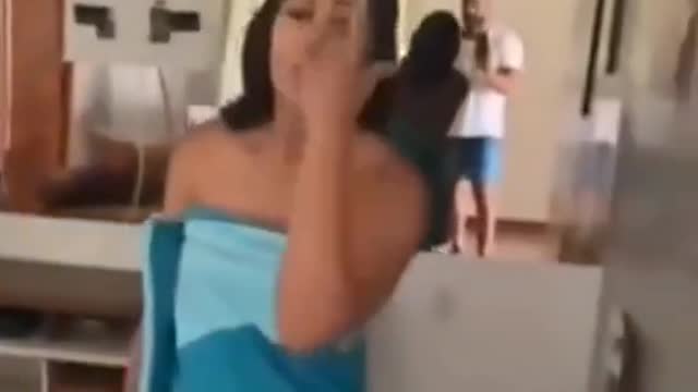 Pegou a mulher traindo ele com o melhor amigoš¤¦