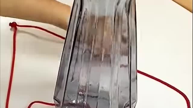 Genius ways to carry objects through rope knots 😲