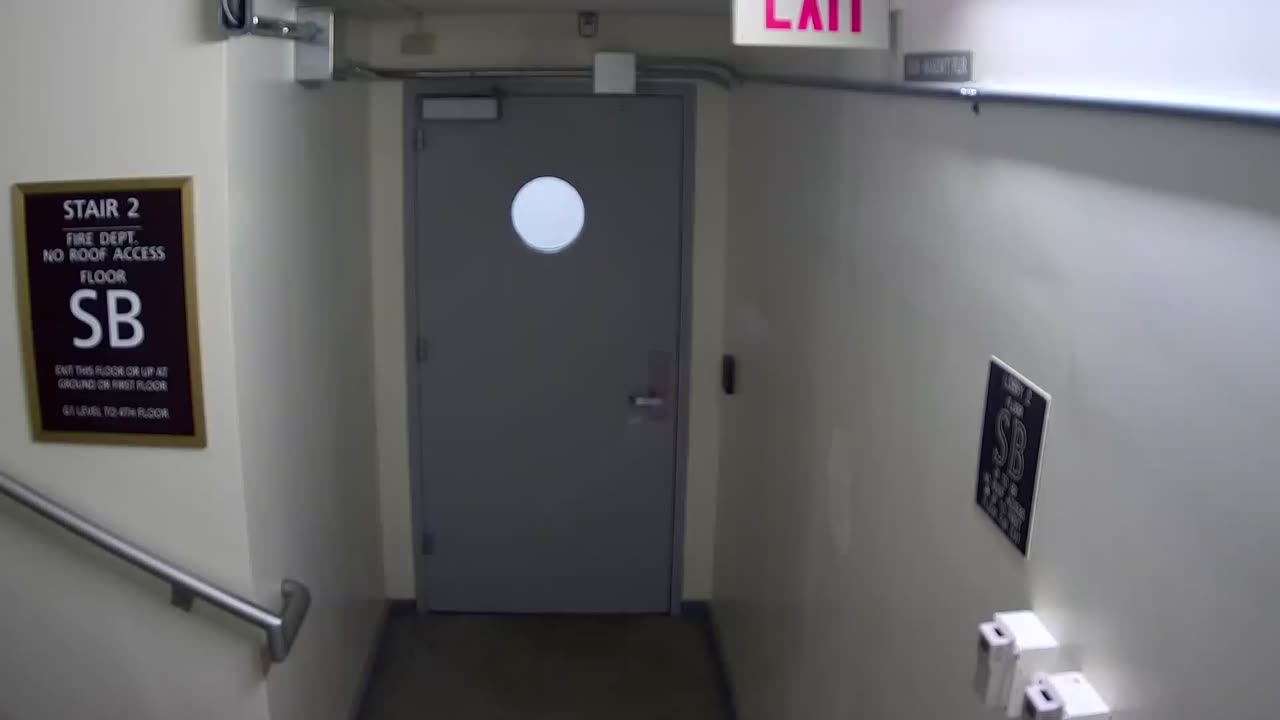 6160RHOBSBRSBST2StairwaySide_2021-01-06_20h00min00s853ms.mp4