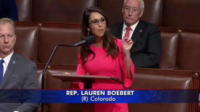 Lauren Boebert calls out Nancy Pelosi de vil