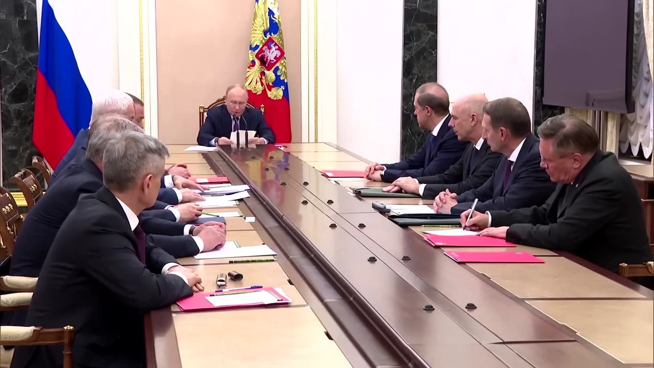 Pres. Putin issues a Nuclear Warning to the West Over Ukraine