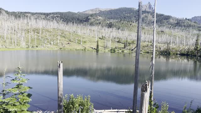 South Shore Views of Booth Lake – Three Fingered Jack Mountain Loop – Pacific Crest Trail – 4K