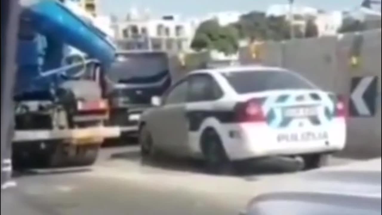 Concrete on a police car - Epic fail