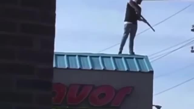 Armed Rooftop Arabs protect businesses from Black Looters in Louisiana during Hurricane Ida