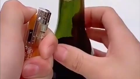 This is how you can close a bottle knowing physics!