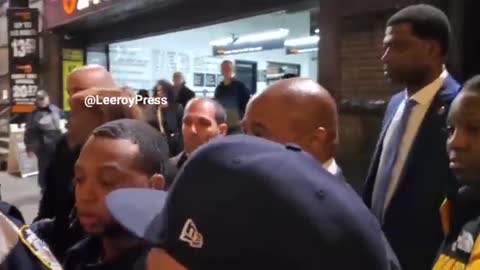 USA - 💥New York mayor Eric Adams leaving a restaurant is met by his ‘ fan club’ yet again!