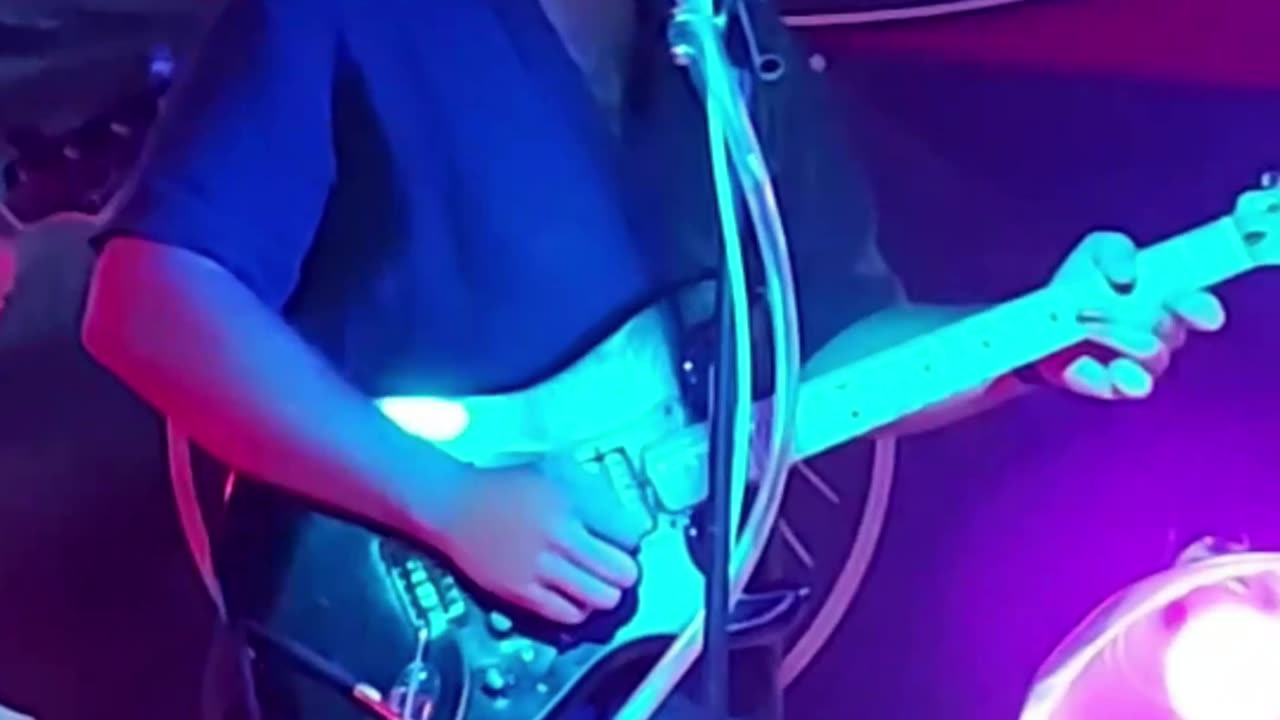 Mason Henderson (Saucy FuzZ) - LIVE @ Undertow (Short 2)