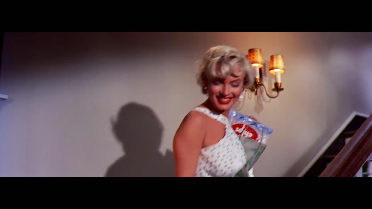 The Seven Year Itch 1955 Marilyn Monroe Entrance to the Apartment remastered 4k