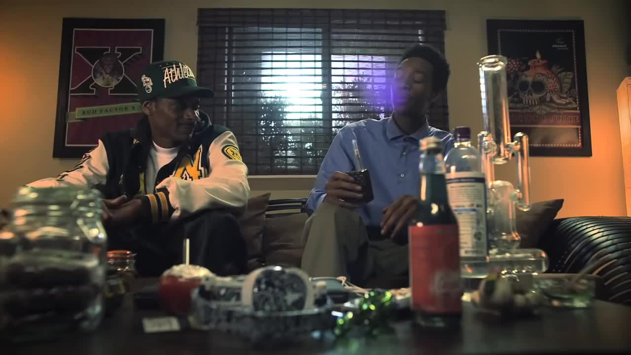Snoop Dogg & Wiz Khalifa - Young, Wild and Free ft. Bruno Mars [Official Video]