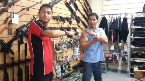 Testando um taser profissional, obs: o mais potente da loja