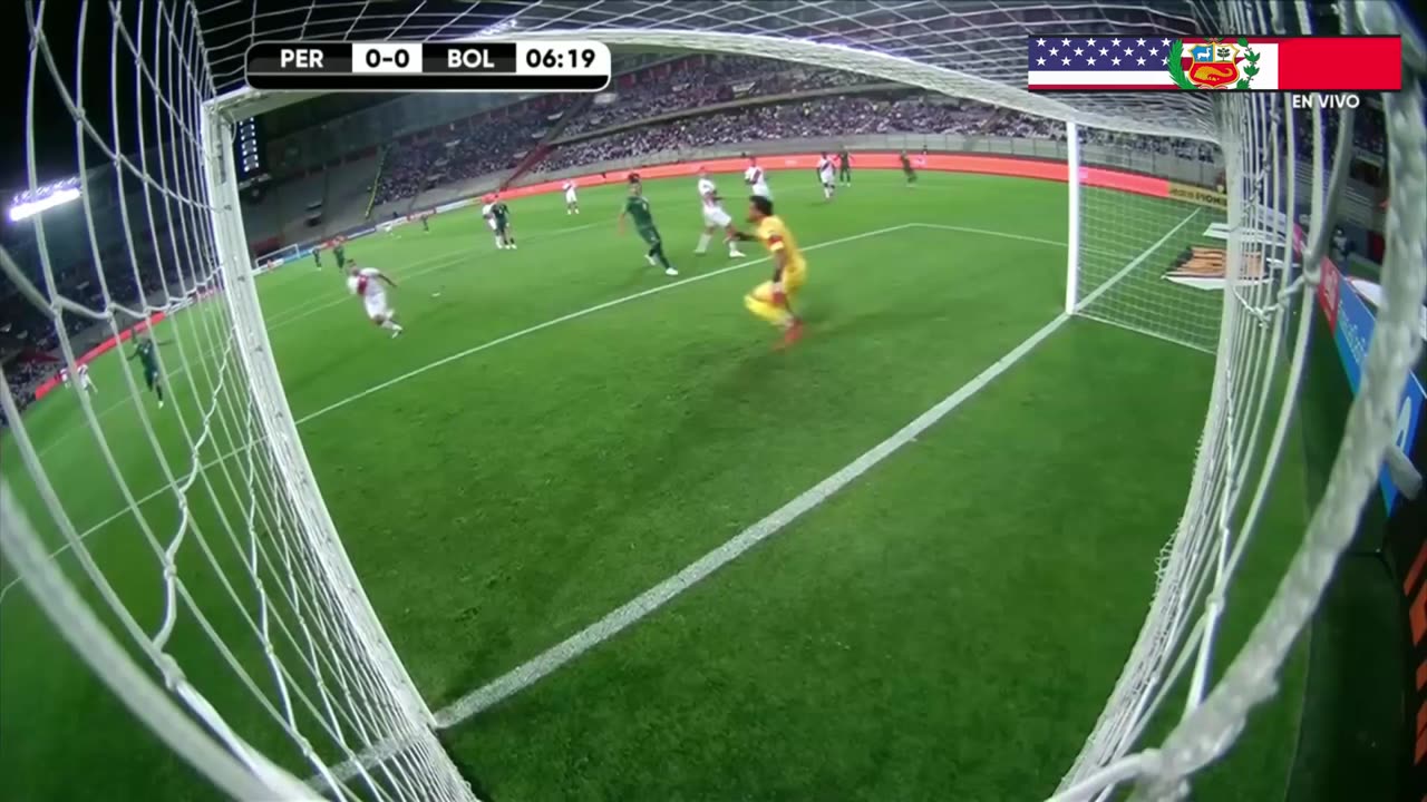 GIANLUCA LAPADULA SU PRIMER GOL POR PERU (Noviembre 11. 2021)