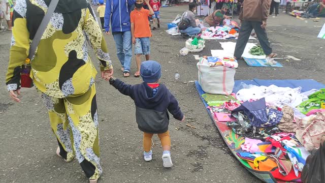 Nyenengin anak itu gak perlu mahal