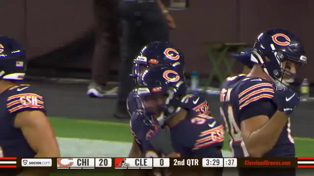 Justin Fields throws 3 TDs in 1st half vs. Browns