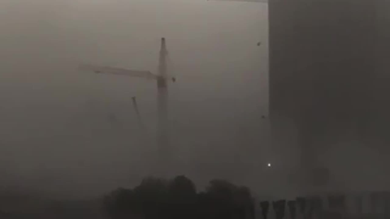 Crane collapse in St. Petersburg