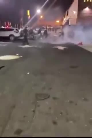 black lives matter atacking police,blm atacando policias