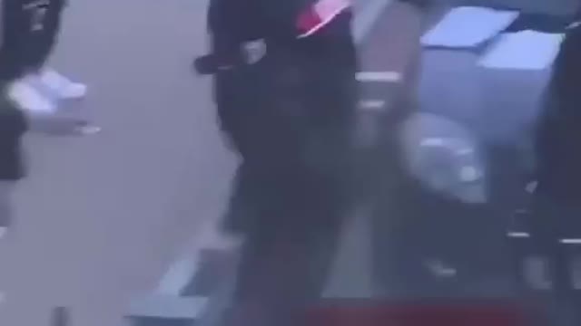 Non hai la mascherina? Ti becchi una testata.