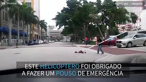 Helicóptero faz pouso de emergência no meio da rua na Flórida