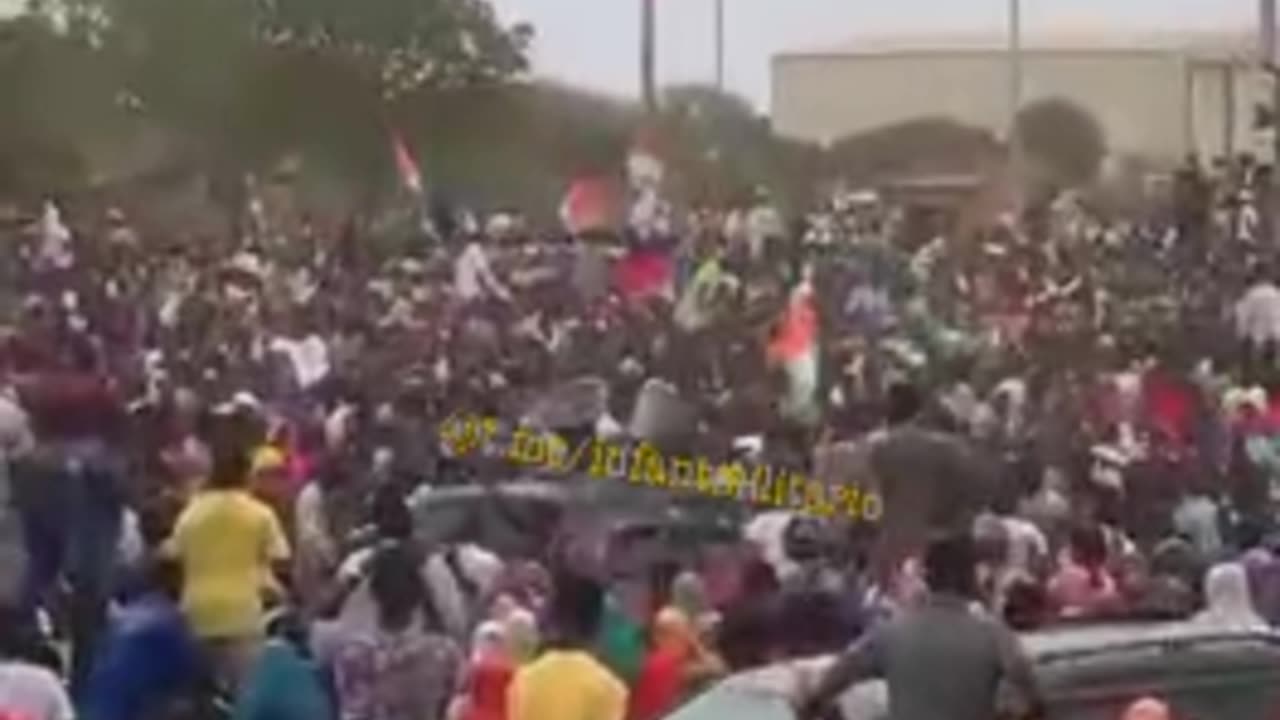 We The People in Niger Gathering at French Mil Bases Demanding the French Leave the Country