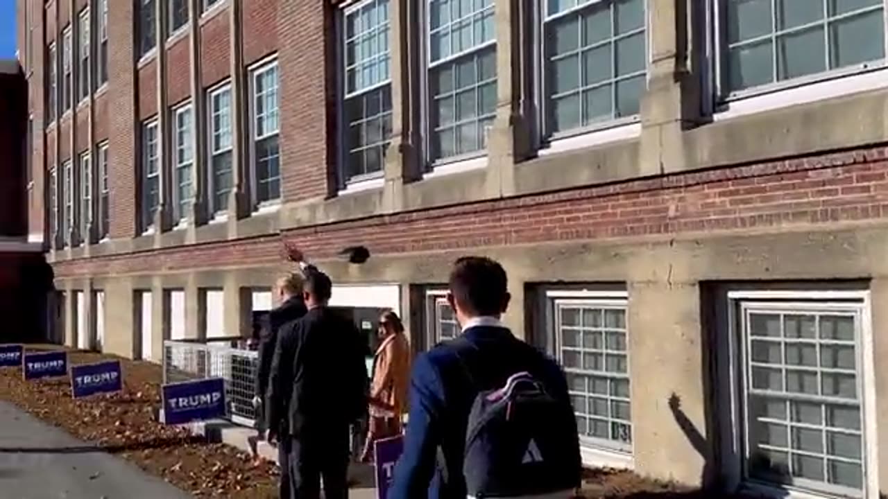 Dan Scavino Jr.🇺🇸🦅 - 11/11/23—Outside overflow crowd in Claremont, New Hampshire…