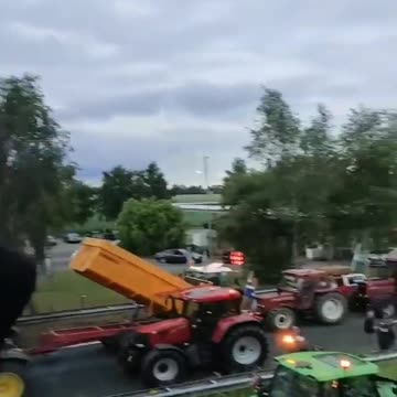 Netherlands: Angry and hungry farmers block the roads nationwide