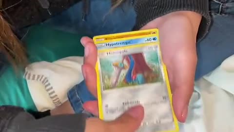 Elle a jamais de chance avec les cartes Pokémon 😂