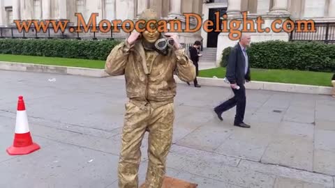 Secret revealed London street performer, floating and levitating trick