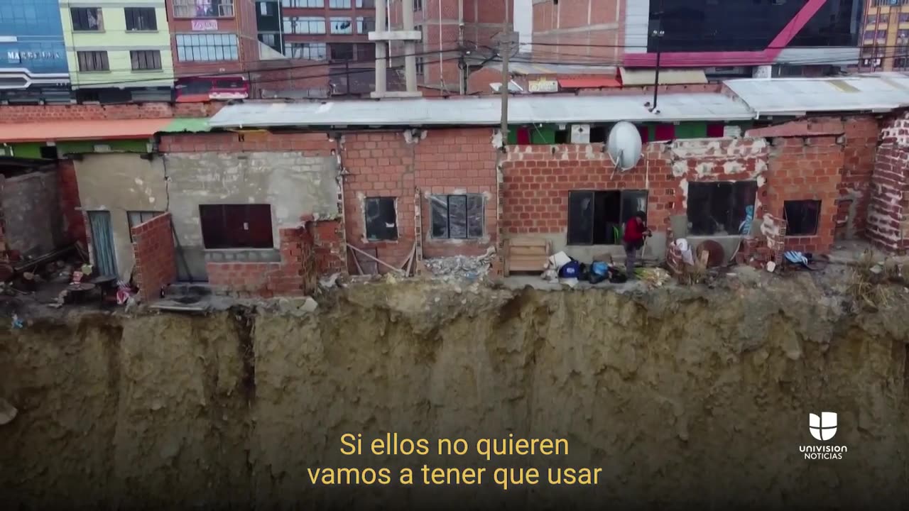 Las “casas suicidas” frente al acantilado que sus habitantes se niegan a abandonar