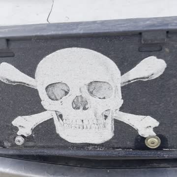 Weird sign on front car .