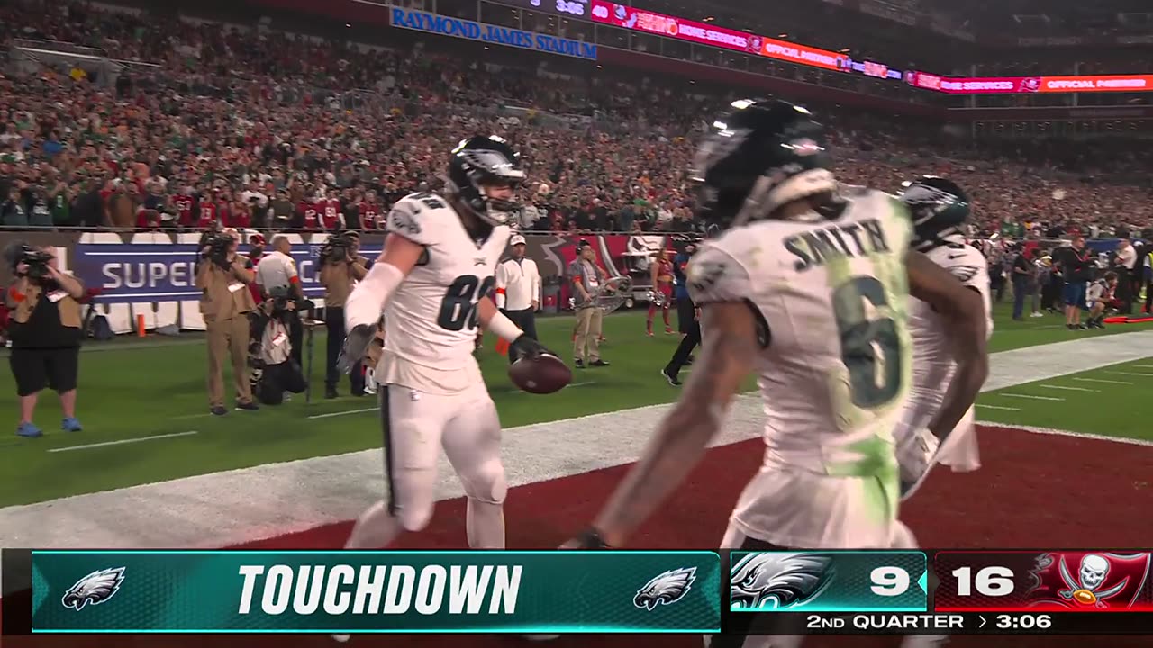 Dallas Goedert is WIDE-OPEN on 5-yard pass from Hurts for Eagles' first TD of SWCW
