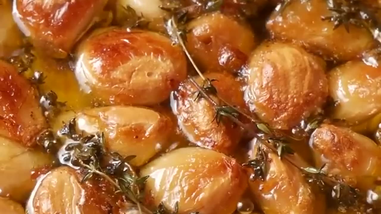 "Garlic Infusion Extravaganza: Unveiling the Secrets in the Making of Irresistible Garlic Confit!"