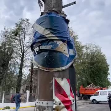 Dopravní značky ve Vinnici po ruském raketovém útoku na základnu Azova