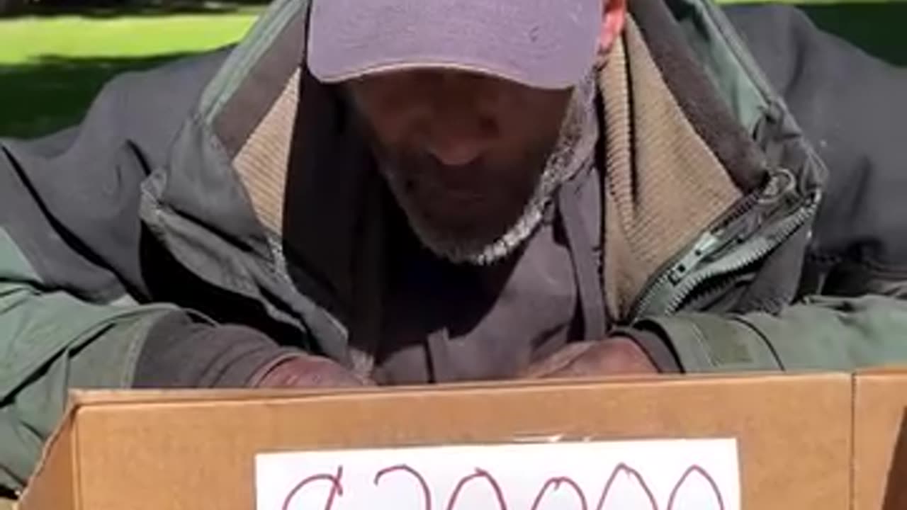 Millionaire blessed the homeless with $20,000 and made us cry