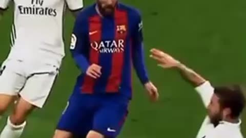 Sergio Ramos Deadly tackle on Messi (short video)