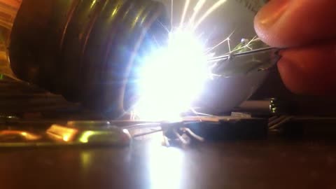 500 Watt Bulb + Amps = Molten Razor + Sparks