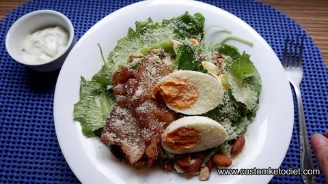 Savory Keto Bacon Salad with Ranch Dressing: A Low-Carb Treat! 🥗🥓