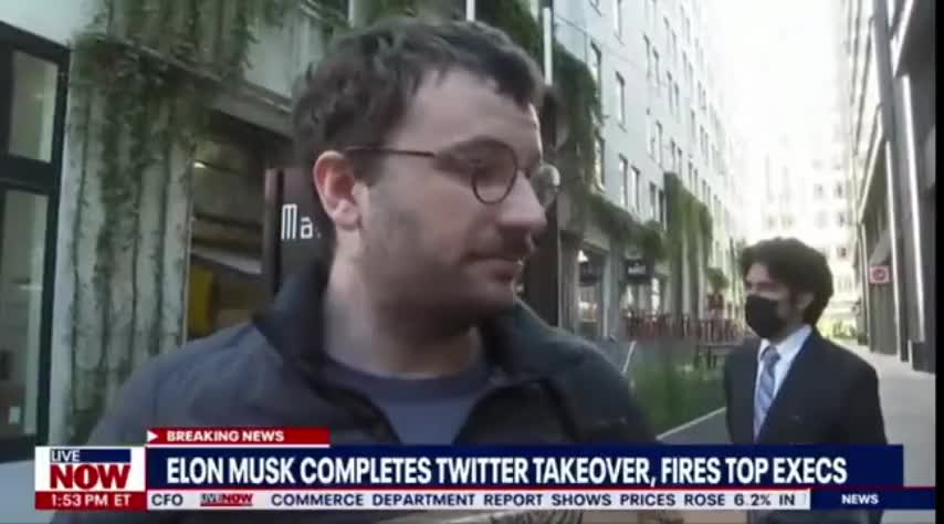 Legend brilliantly trolls gullible media outside of Twitter HQ – LOL!