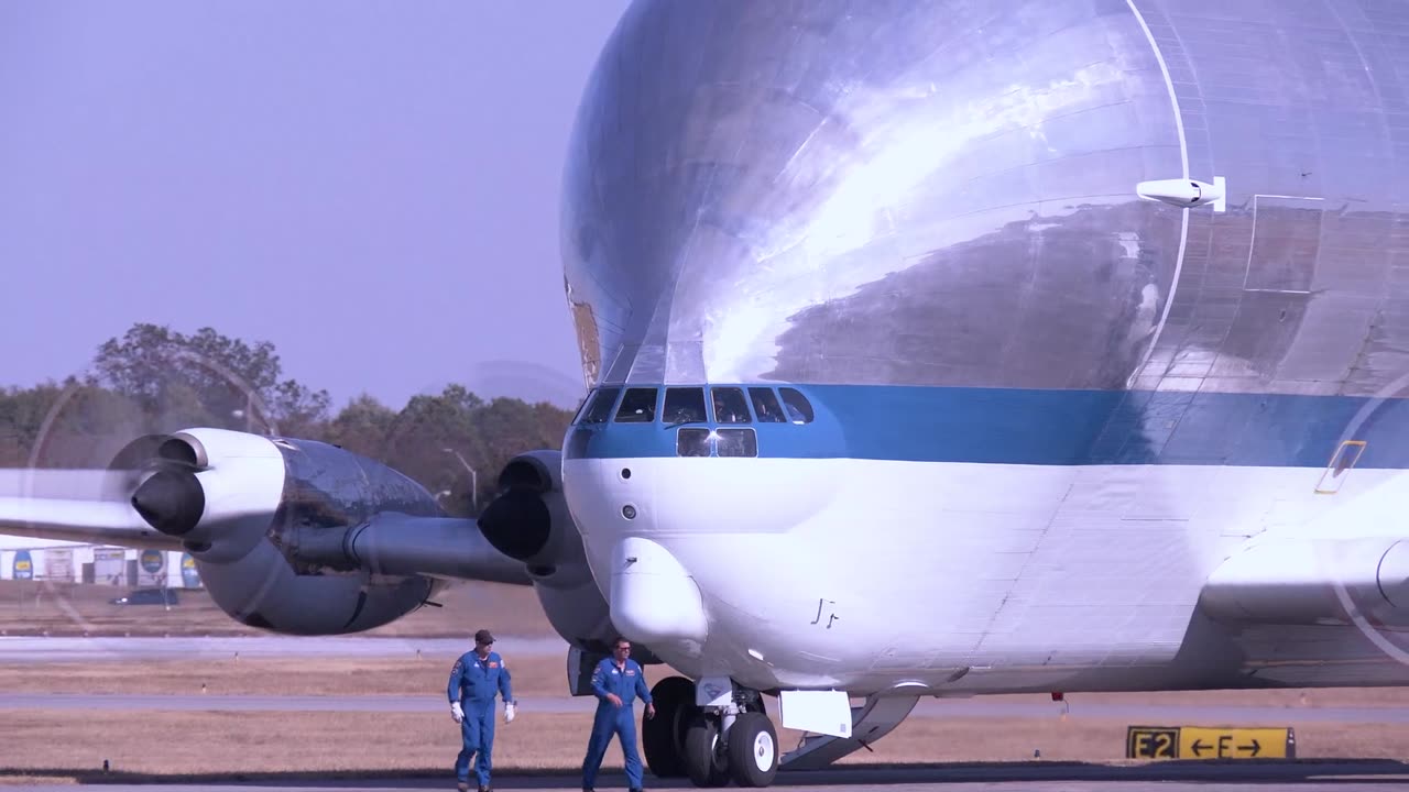 Super Guppy Arrives in Alabama to Drop Off Artemis I Heat Shield