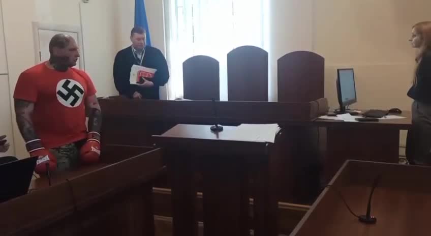 Typické soudní jednání na Ukrajině, kde nacismus neexistuje