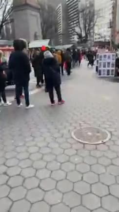 Thousands queue for hours in "Omicron" in New York city